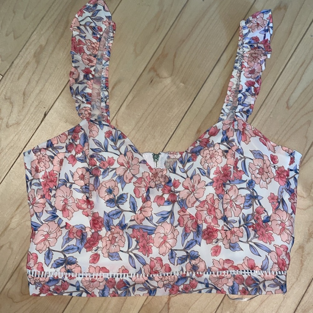 NWT Kendall + Kylie Floral Ruffle Strap Crop Top small